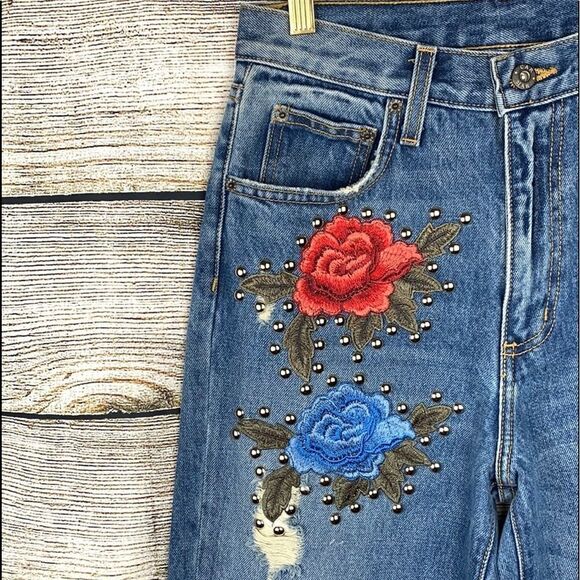 CARMAR  High Waisted Distressed Embroidered Studded Boyfriend Jeans Size 26 - Picture 7 of 15